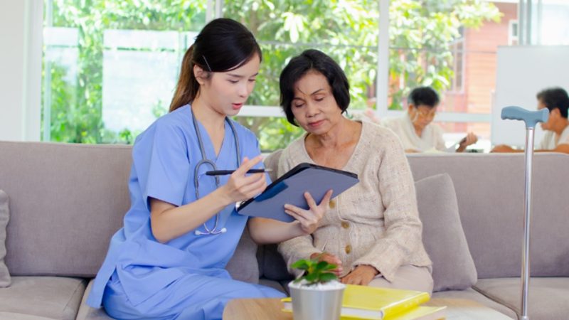 Signs You Need to Take Your Loved One to an Elderly Day Care Centre in Singapore